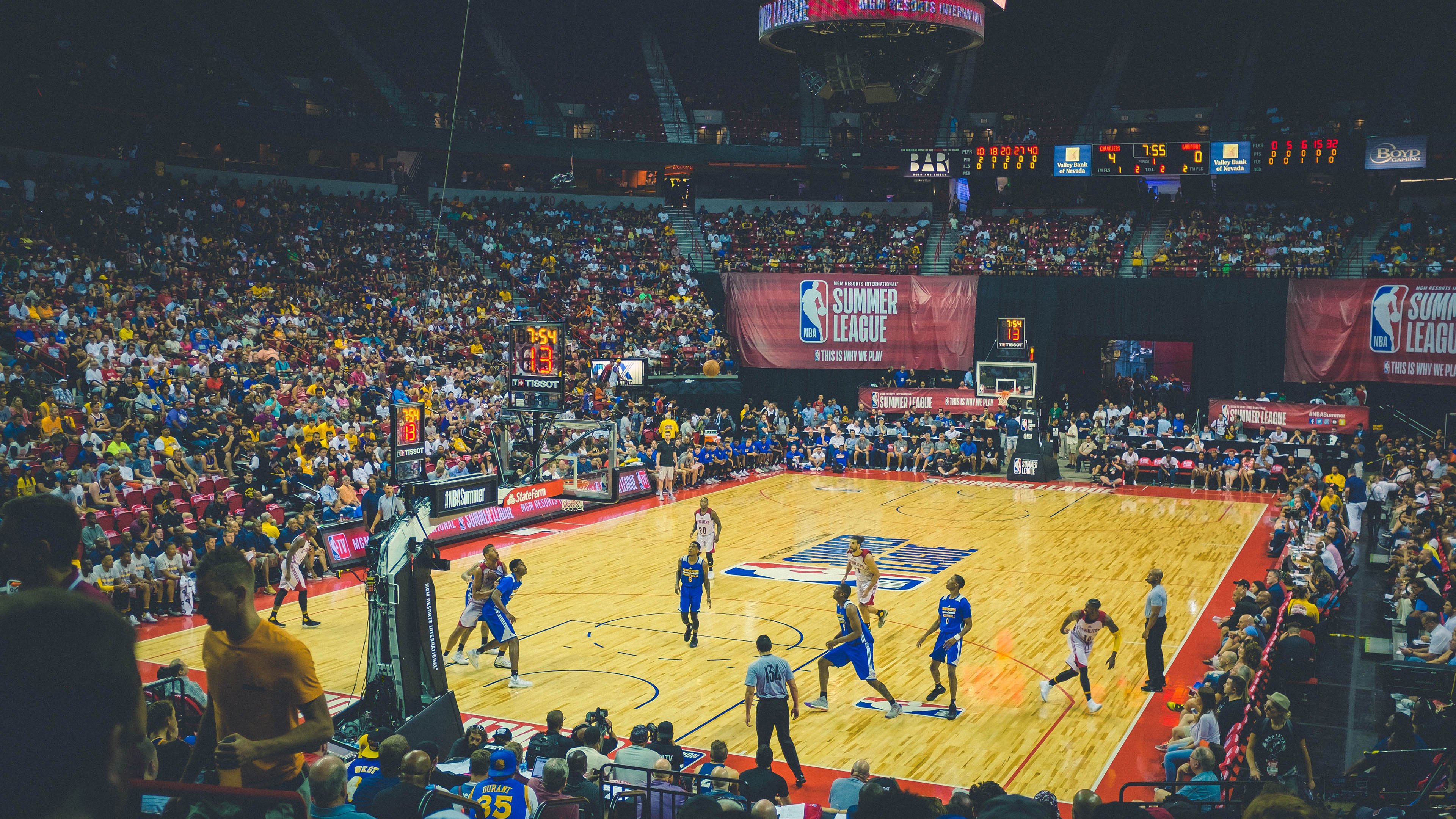 爱游戏体育账号注册-查默斯稳扎稳打掌控比赛节奏，查尔默斯